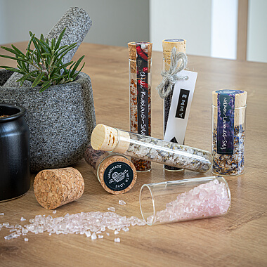 Kunststoffröhrchen mit Korken für Gewürze und Kräuter