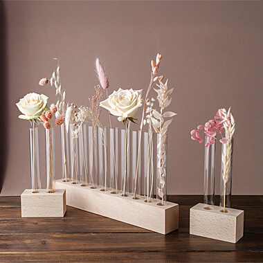 Holzhalter mit Reagenzgläsern für Trockenblumen