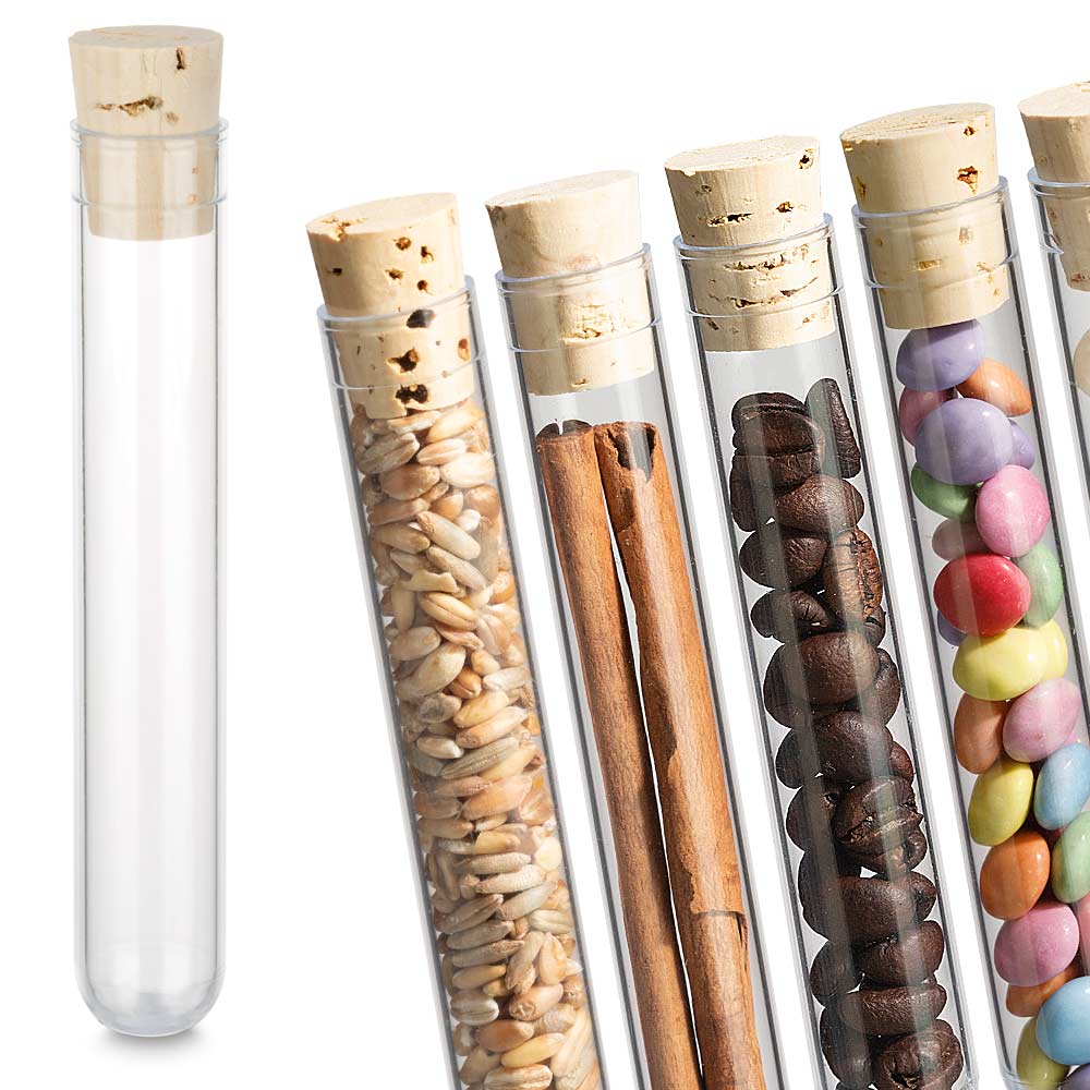 Kunststoff Reagenzglas befüllt mit Nüssen, Zimt, Kaffee und M&Ms