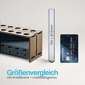 Größenvergleich mit Reagenzglas (160 × 16 mm) und Kreditkarte – Halter aus Nussbaumholz und schwarzem Acryl