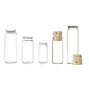 Kleine Glasfläschchen mit Natur-Korken