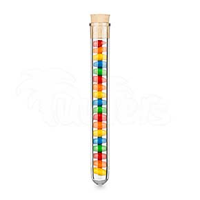 Kunststoff Reagenzglas mit Korken befüllt mit M&Ms