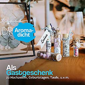 Persönlich gestaltete kleine Reagenzröhrchen, präsentiert als kreative Gastgeschenke für Hochzeiten