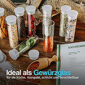 Gewürzgläser aus Klarglas mit Schraubverschluss, befüllt mit Gewürzen, Kräutern und Blüten für die Küche.