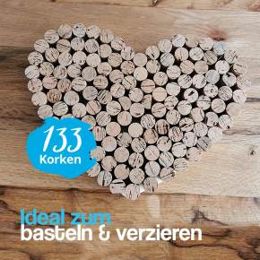 Aus 133 Bastelkorken mach ein DIY Herz verklebt auf Holz